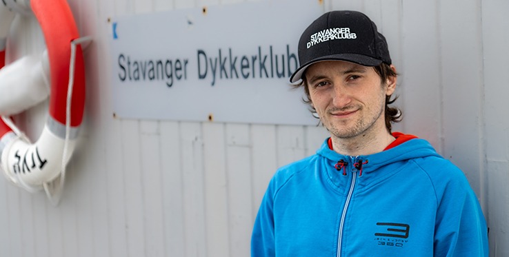 RYDDEDYKK: Christopher McDade og Stavanger dykkeklubb har tatt tak i marin forsøpling.